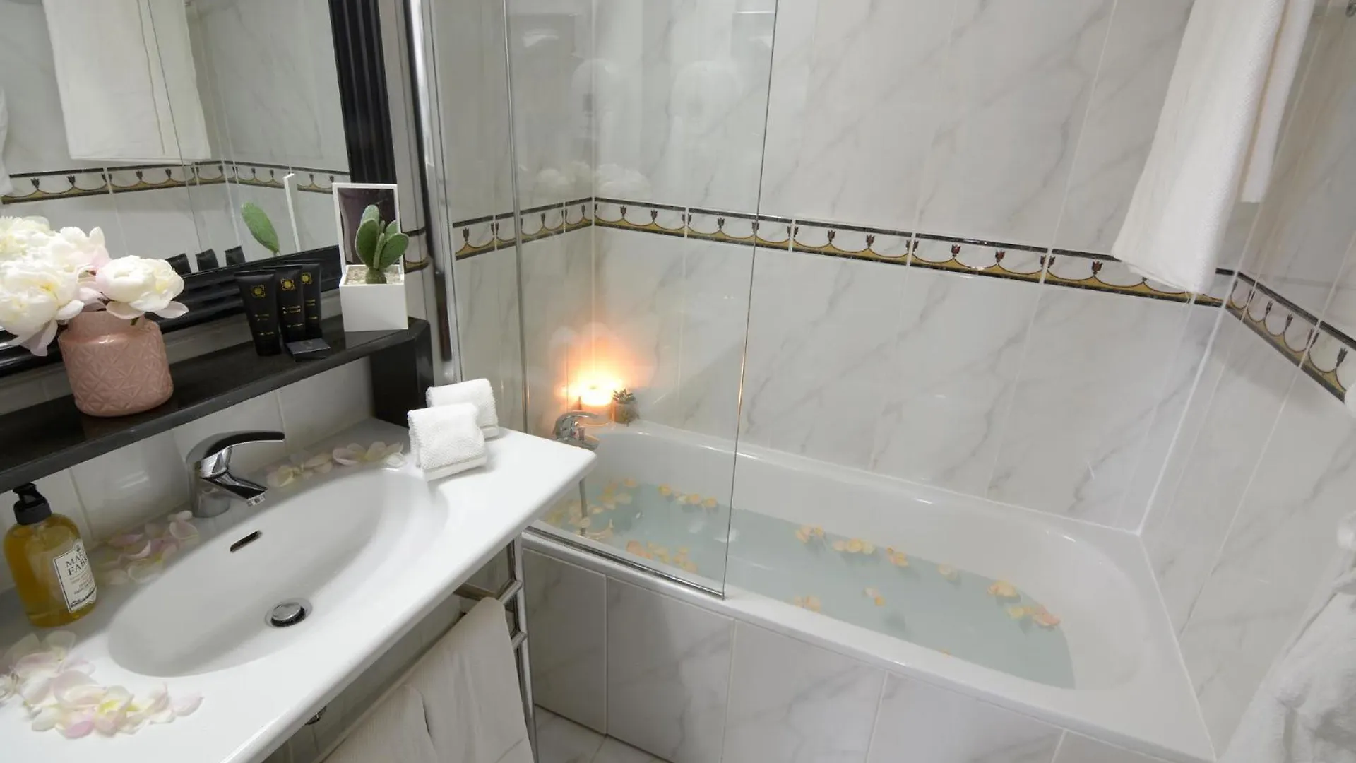 Hotel Le Patio Bastille 3*