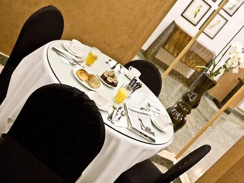 Le Patio Bastille מלון 3*